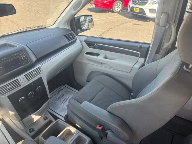 Used 2009 Volkswagen Routan S FWD image 33