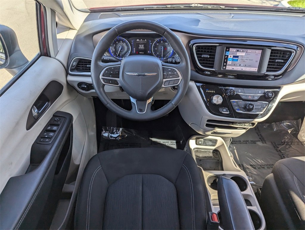 Used 2023 Chrysler Voyager LX image 22