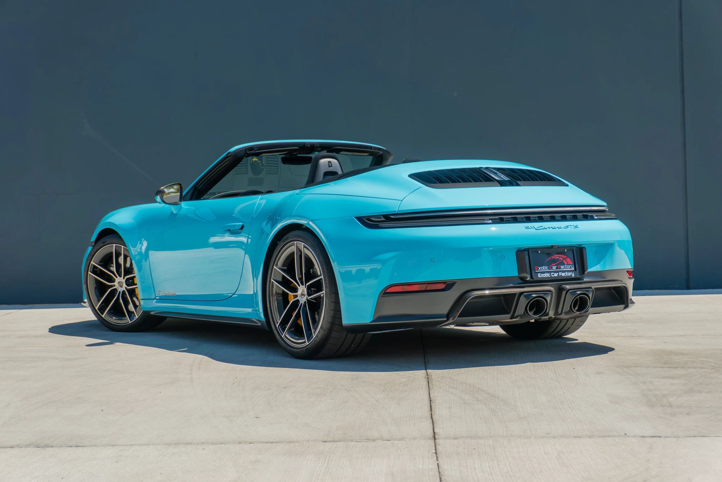Used 2025 Porsche 911 Carrera 4 GTS AWD/4WD image 10