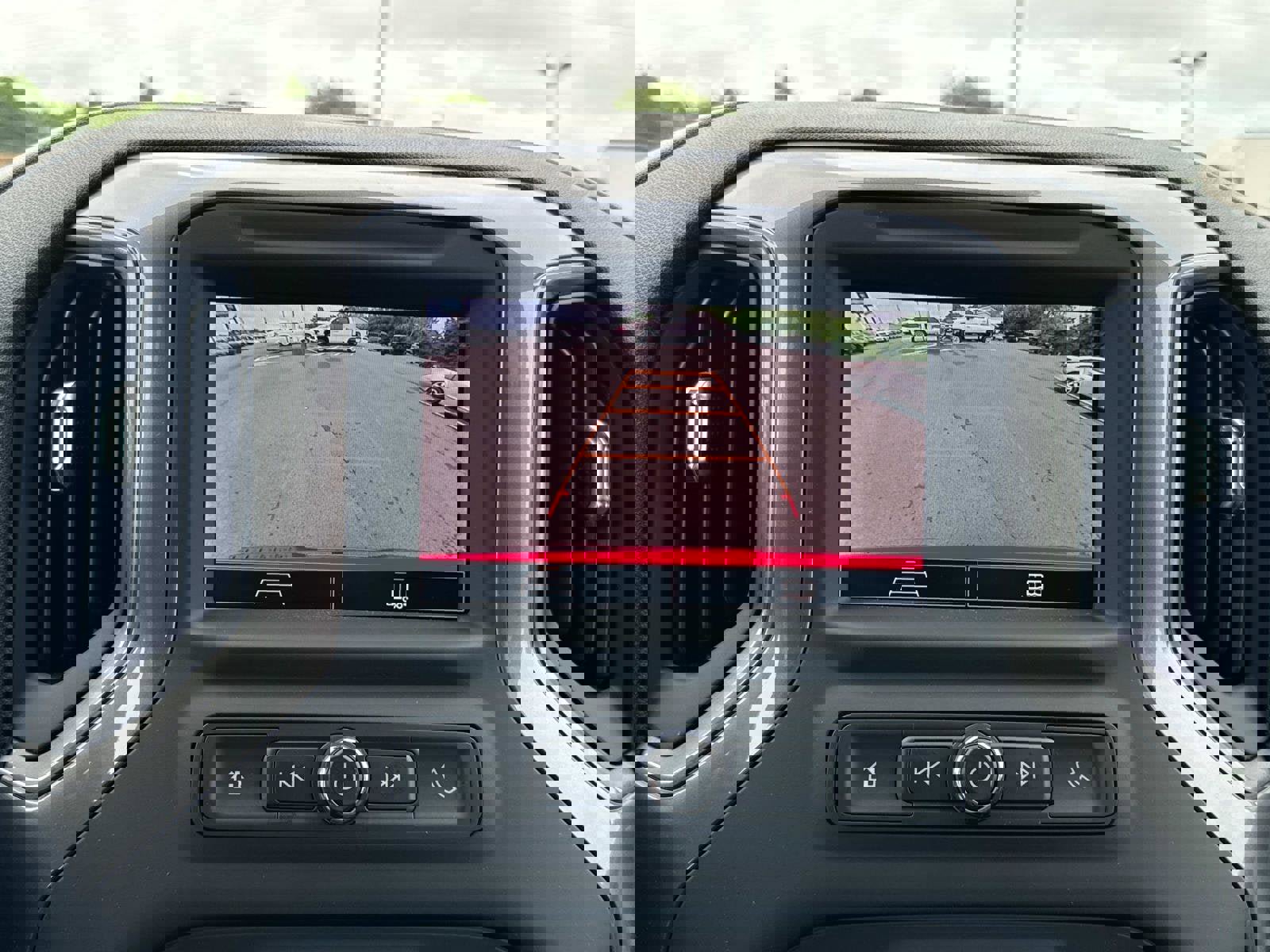 Used 2025 Chevrolet Silverado 1500 Custom image 18