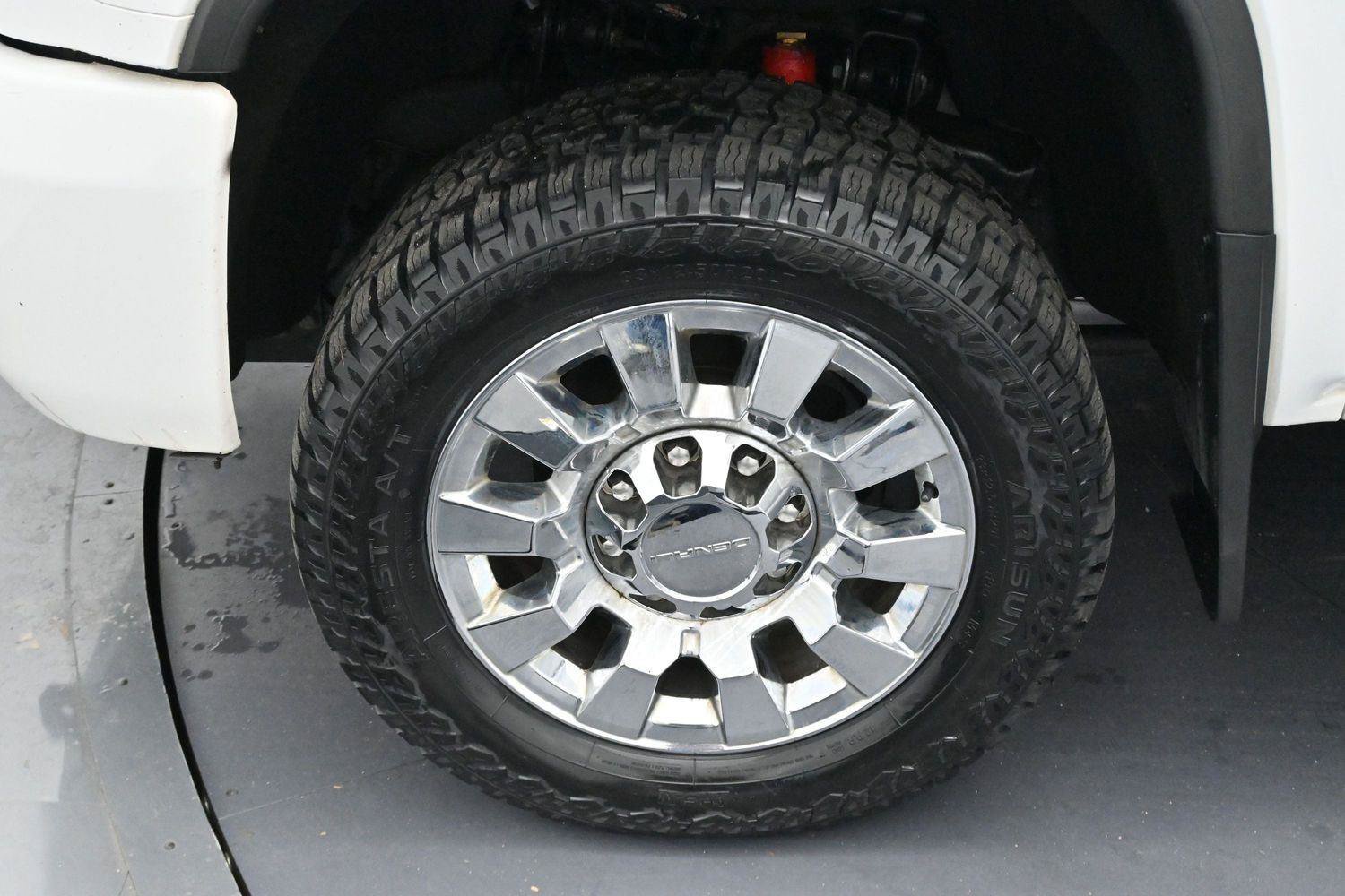 Used 2019 GMC Sierra 2500 Denali w/ Duramax Plus Package AWD/4WD image 32