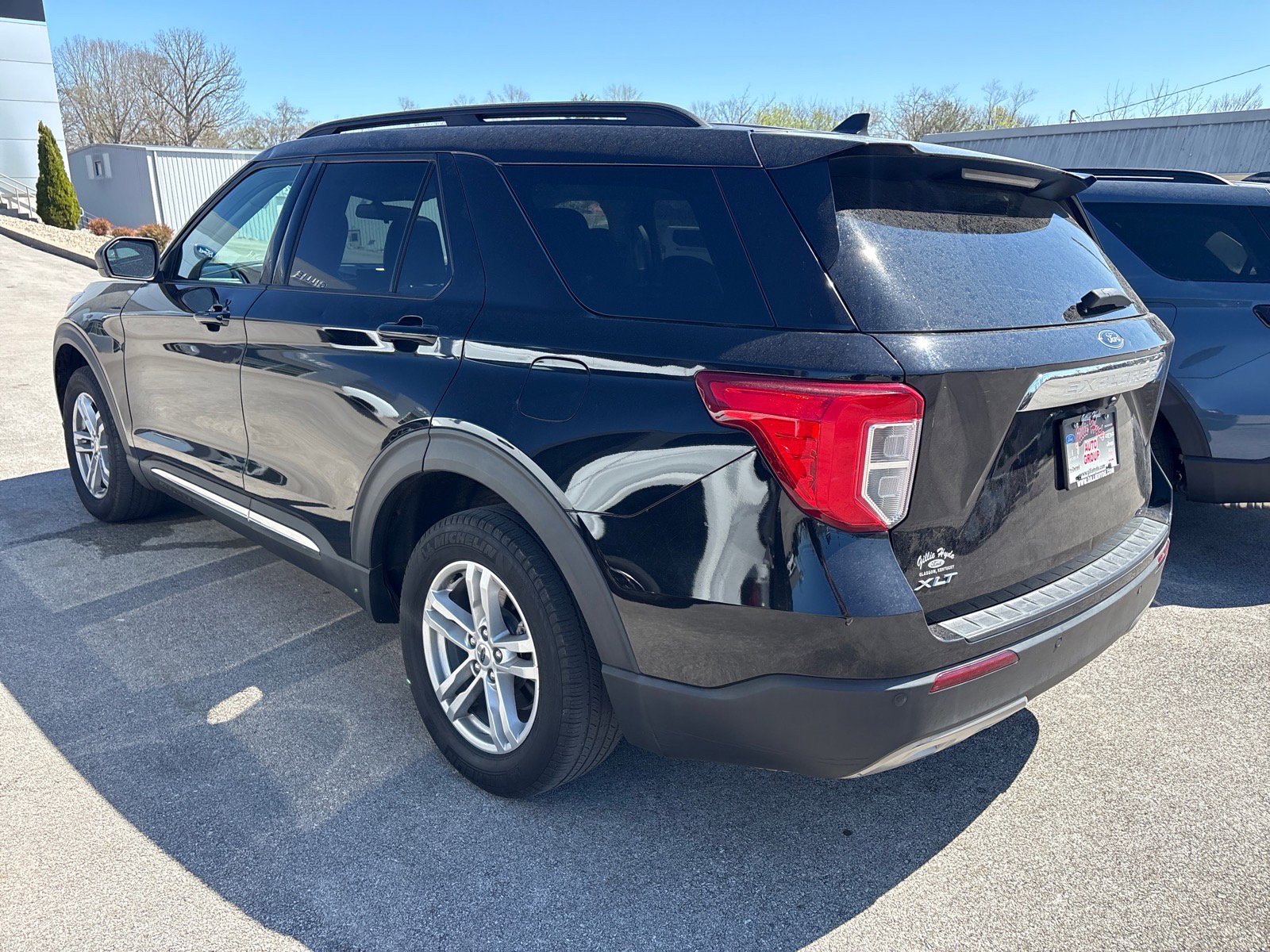 Used 2022 Ford Explorer XLT w/ Equipment Group 202A image 6