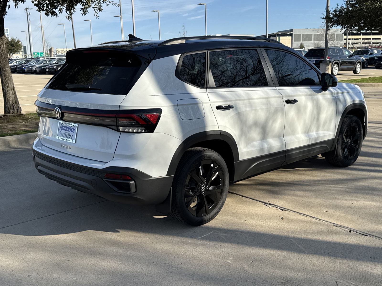 Used 2025 Volkswagen Taos SE image 37