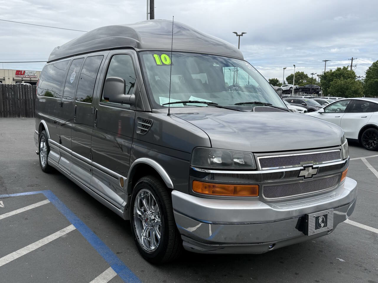 Used 2010 Chevrolet Express 2500 Extended w/ Preferred Equipment Group RWD image 1