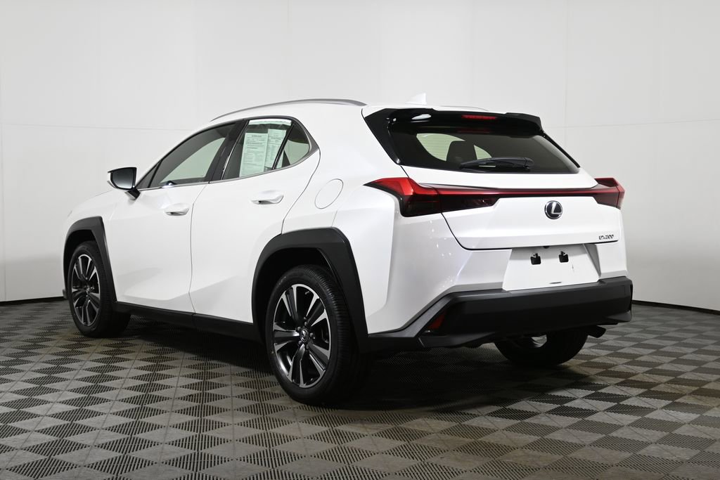 Used 2022 Lexus UX 200 w/ Accessory Package (Z2) image 5