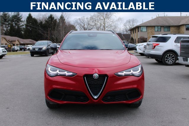 Used 2024 Alfa Romeo Stelvio Ti image 3