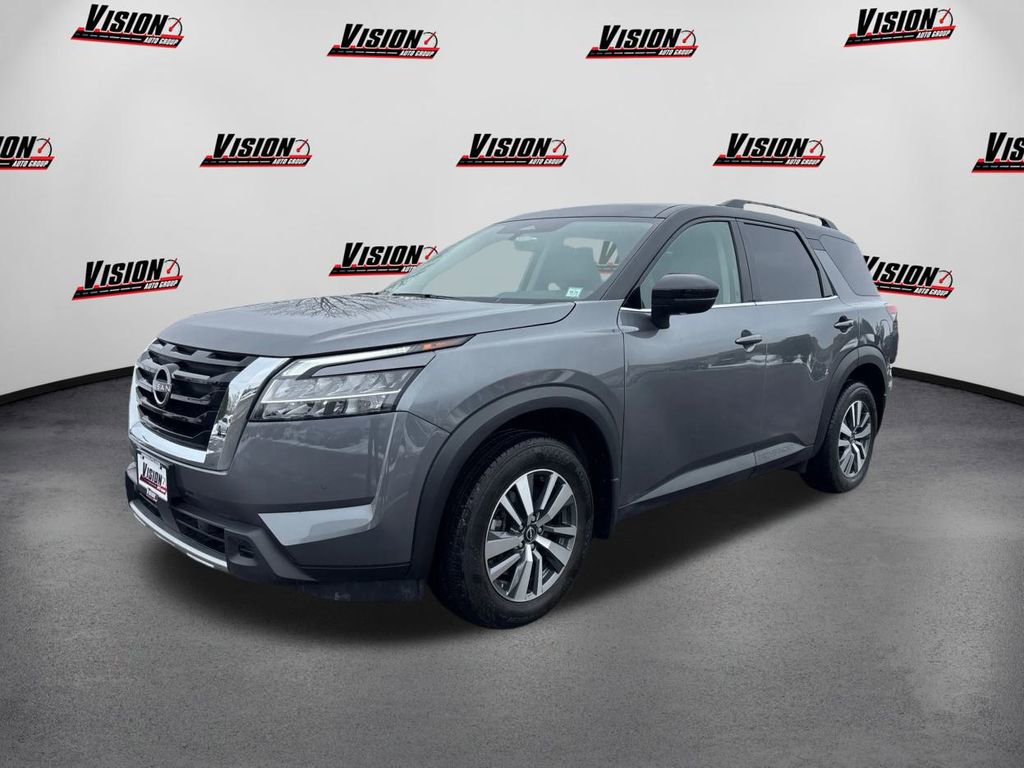 Used 2024 Nissan Pathfinder SL image 1