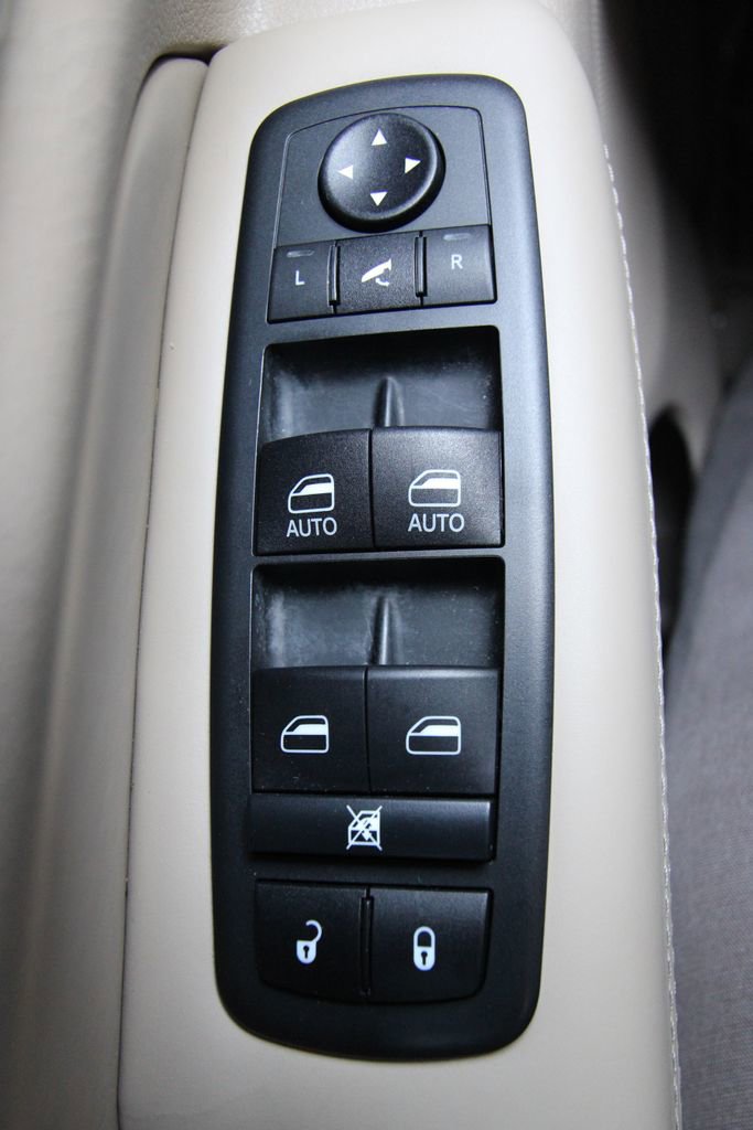 Used 2020 Jeep Grand Cherokee Overland image 25