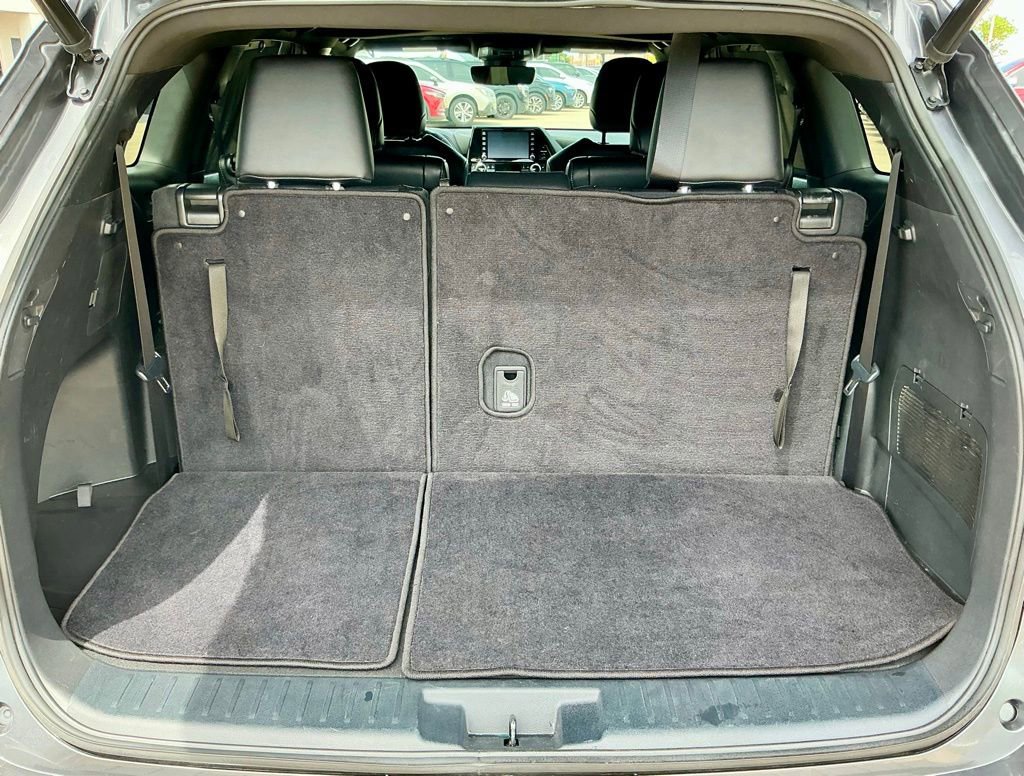 Used 2022 Toyota Highlander XSE FWD image 19
