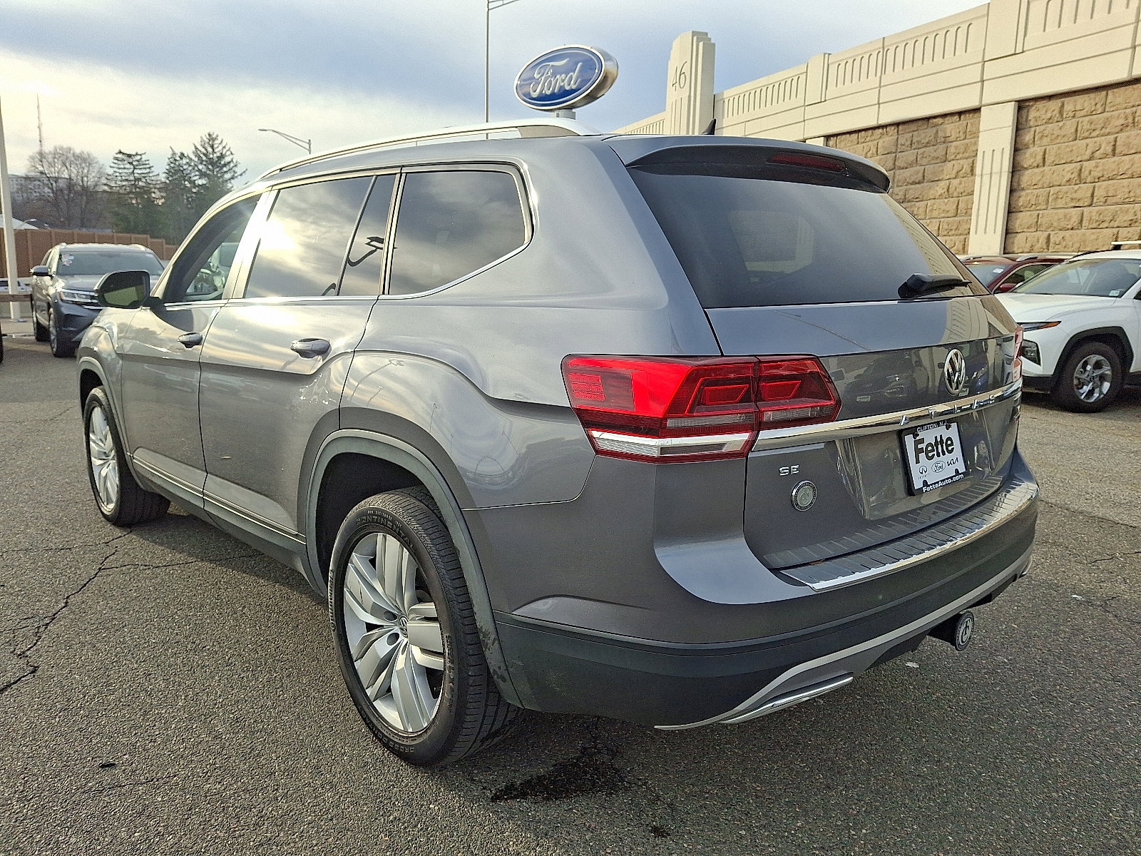 Used 2019 Volkswagen Atlas SE w/ Towing Package image 6