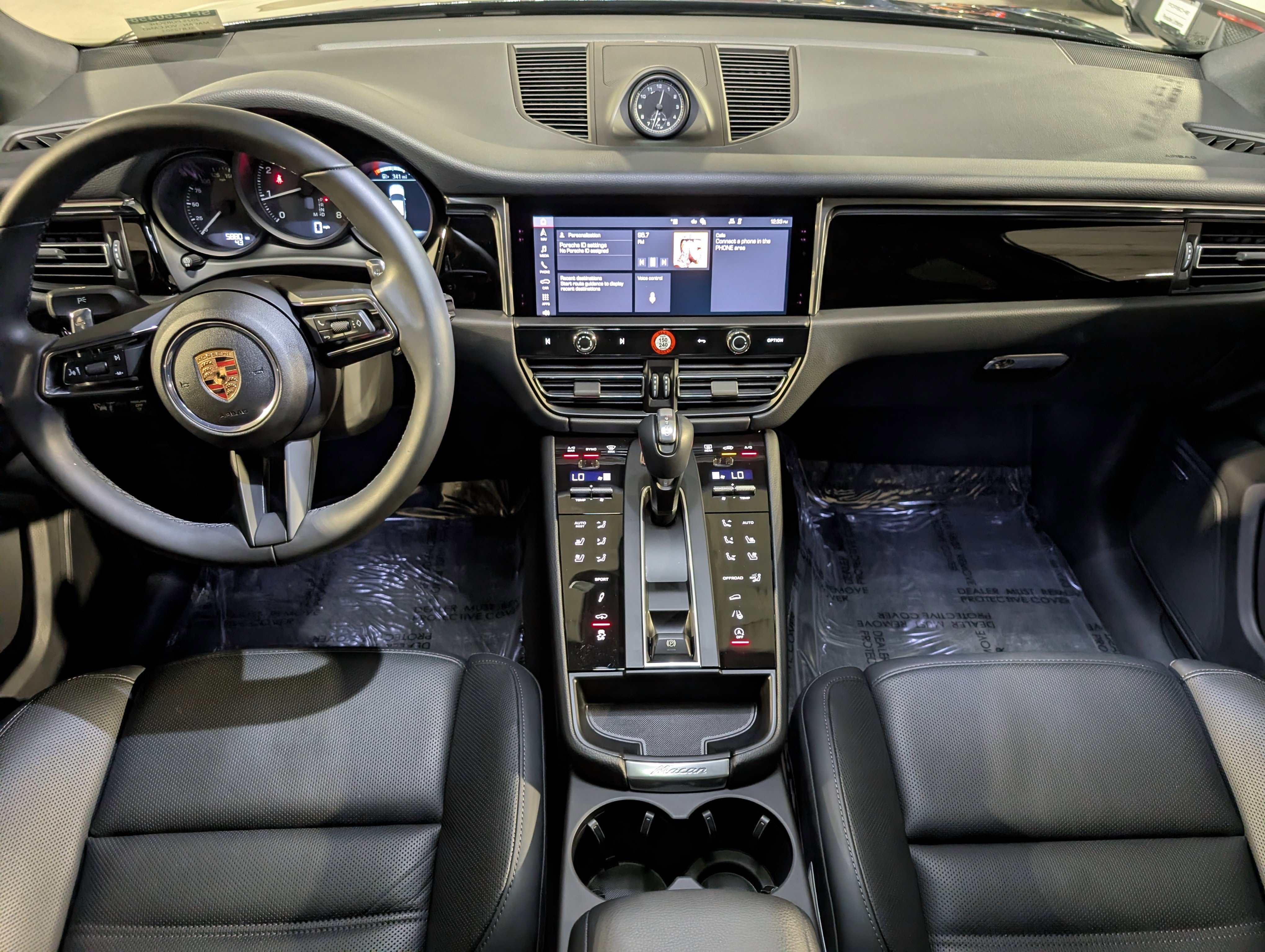 Certified 2025 Porsche Macan image 7