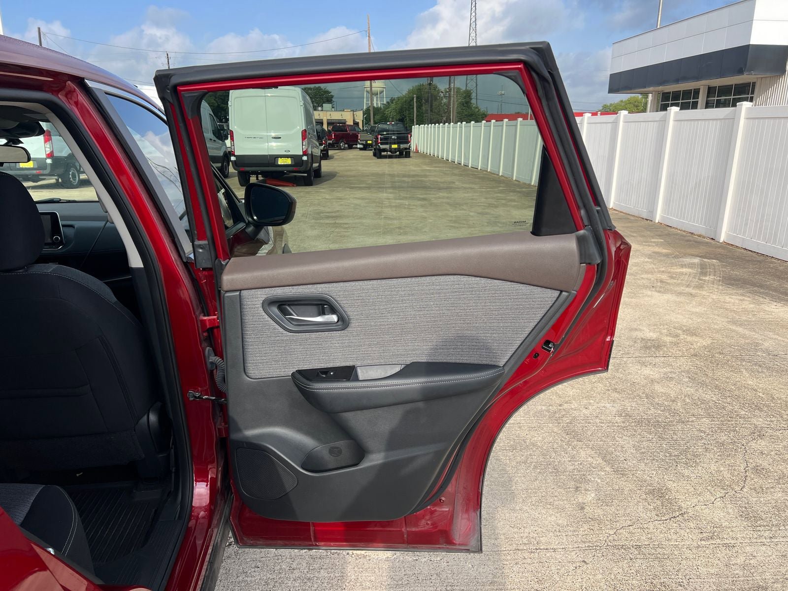 Used 2023 Nissan Rogue SV FWD image 12
