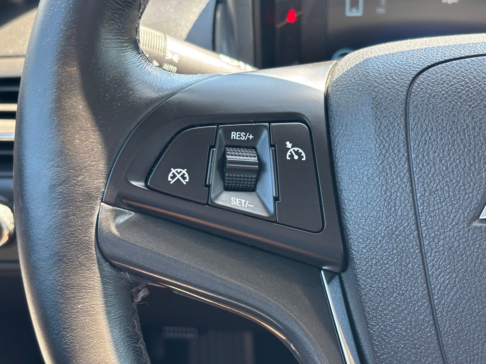 Used 2014 Chevrolet Volt FWD image 32
