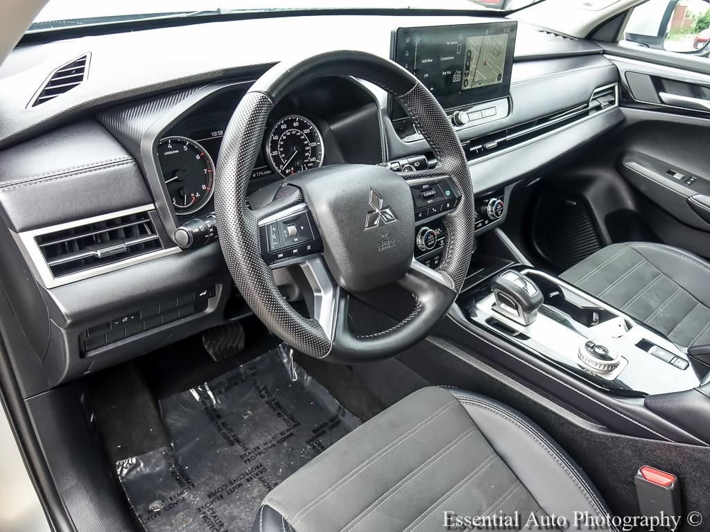 Used 2025 Mitsubishi Outlander SE AWD/4WD image 11