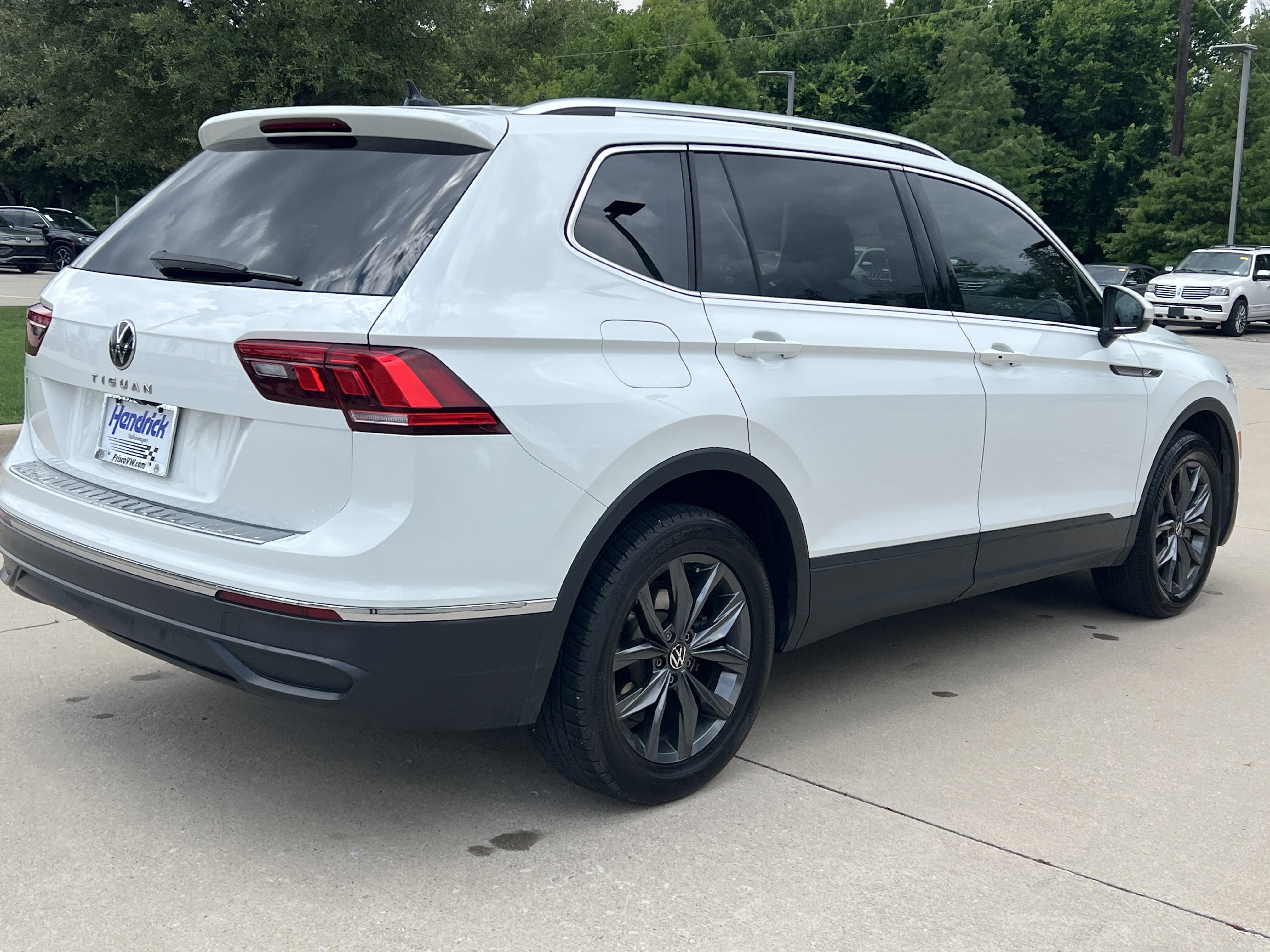 Used 2022 Volkswagen Tiguan SE FWD image 18