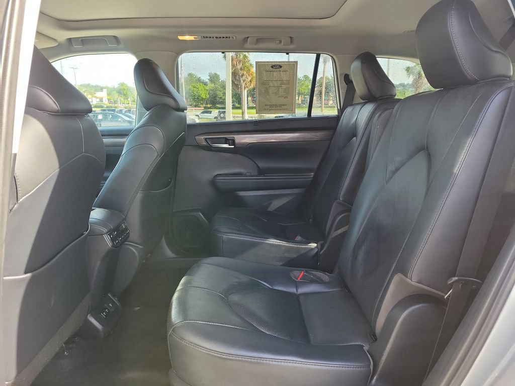 Used 2021 Toyota Highlander Platinum FWD image 7