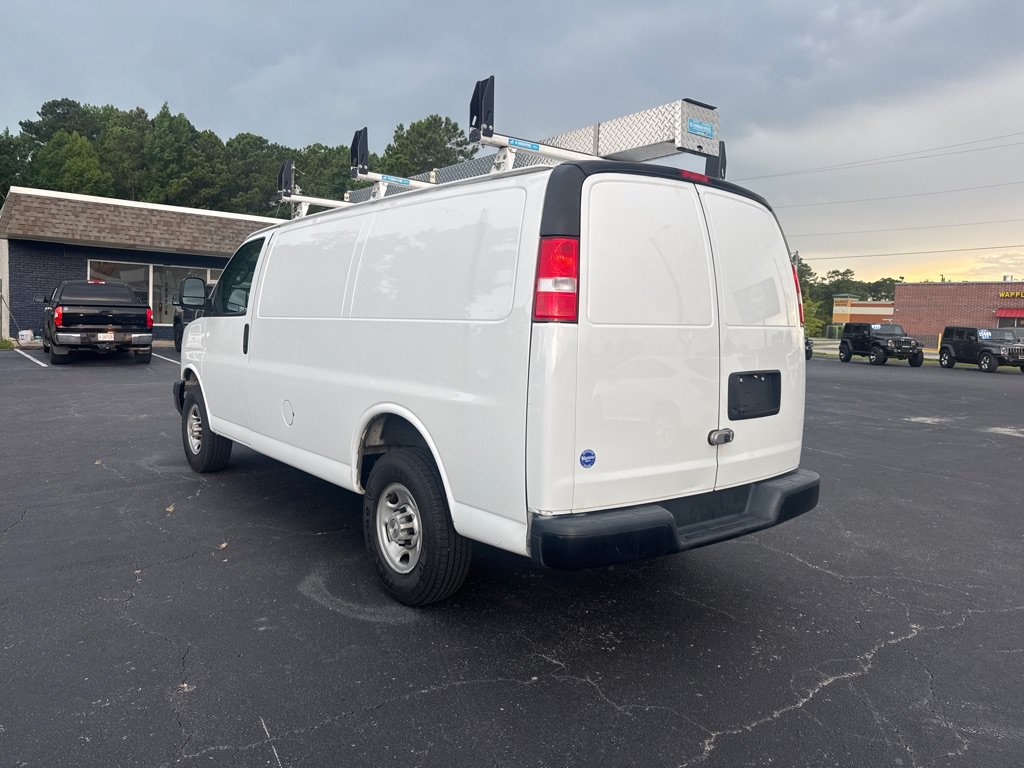 Used 2022 Chevrolet Express 3500 w/ Driver Convenience Package RWD image 3