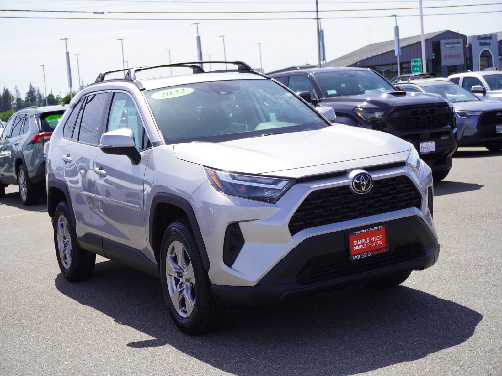 Used 2022 Toyota RAV4 XLE w/ Convenience Package FWD image 1