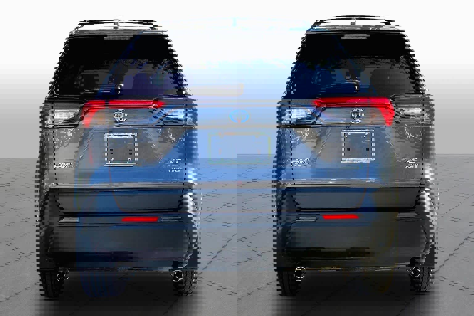 Used 2021 Toyota RAV4 XLE w/ Convenience Package AWD/4WD image 5