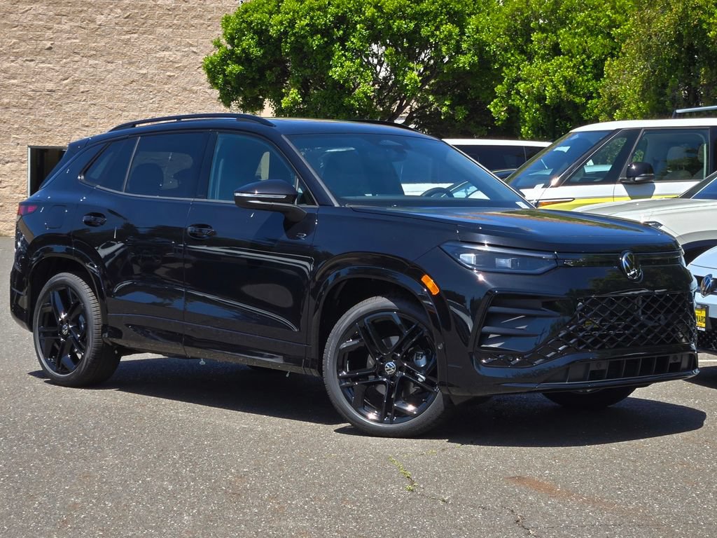 New 2026 Volkswagen Tiguan SE R-Line FWD image 2