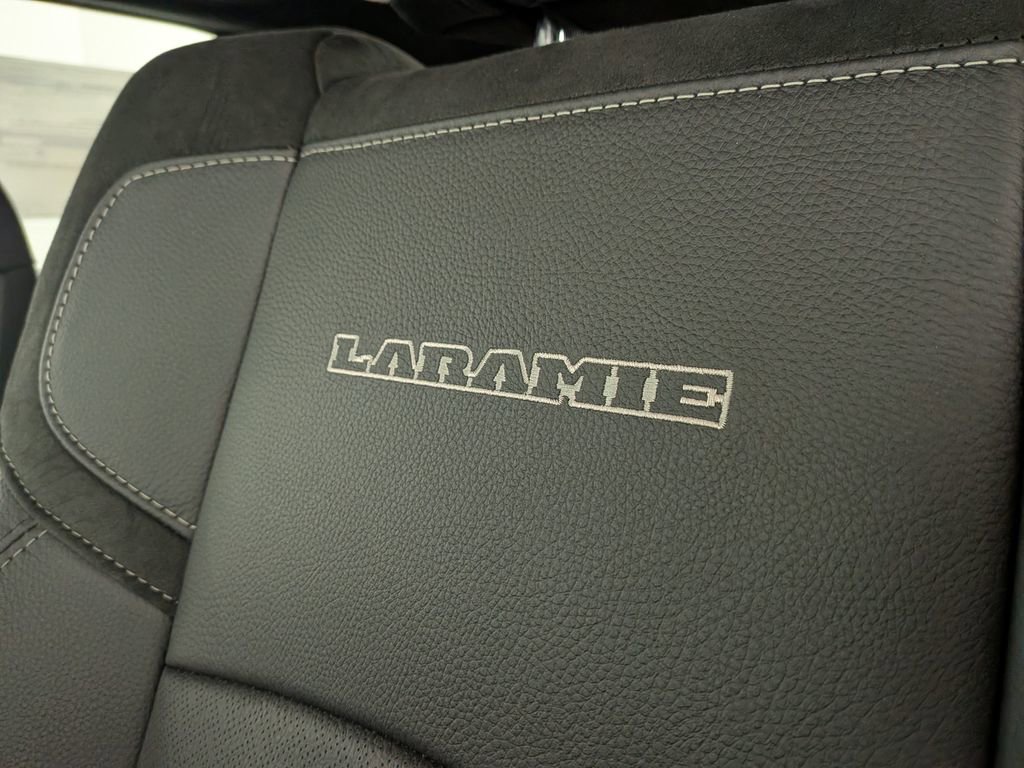 New 2026 RAM 2500 Laramie AWD/4WD image 17