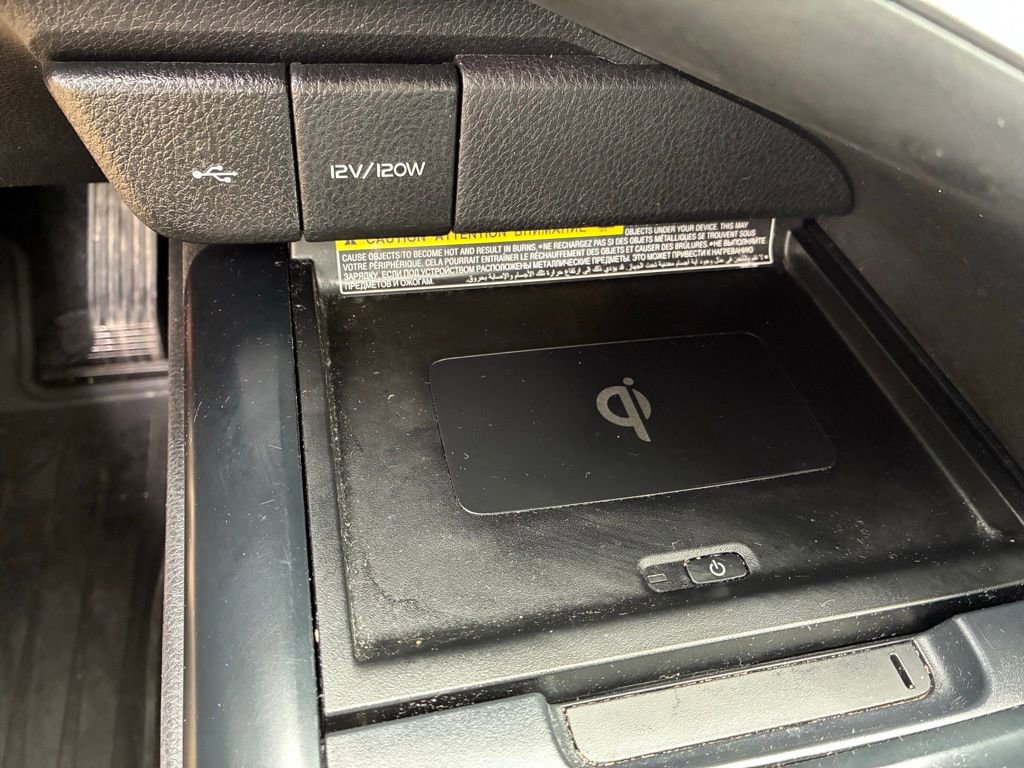 Used 2020 Toyota Camry SE w/ Sunroof Package image 30