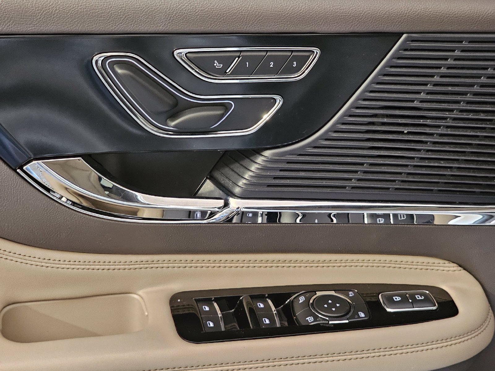 Used 2021 Lincoln Corsair FWD image 19