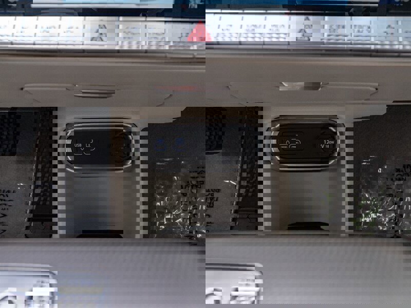 Used 2025 Genesis GV60 RWD image 15