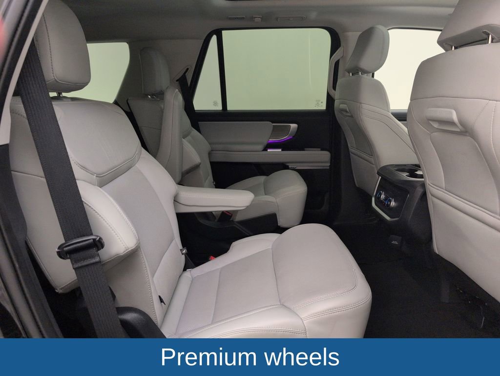 Used 2025 Ford Expedition Platinum AWD/4WD image 16