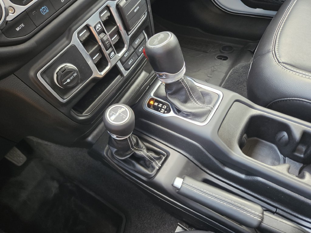 Used 2023 Jeep Wrangler Unlimited Sahara w/ Cold Weather Group AWD/4WD image 26