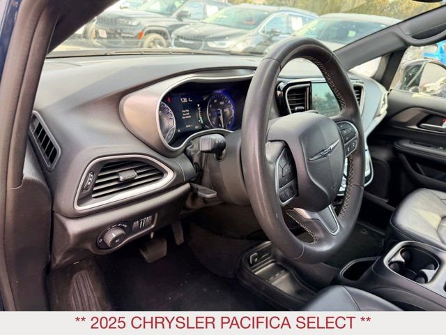Certified 2025 Chrysler Pacifica Select image 21