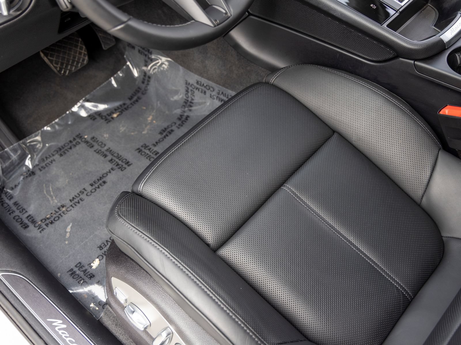 Certified 2026 Porsche Macan AWD/4WD image 32