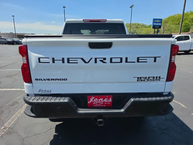 Used 2025 Chevrolet Silverado 1500 Custom Trail Boss w/ Dark Appearance Package AWD/4WD image 4