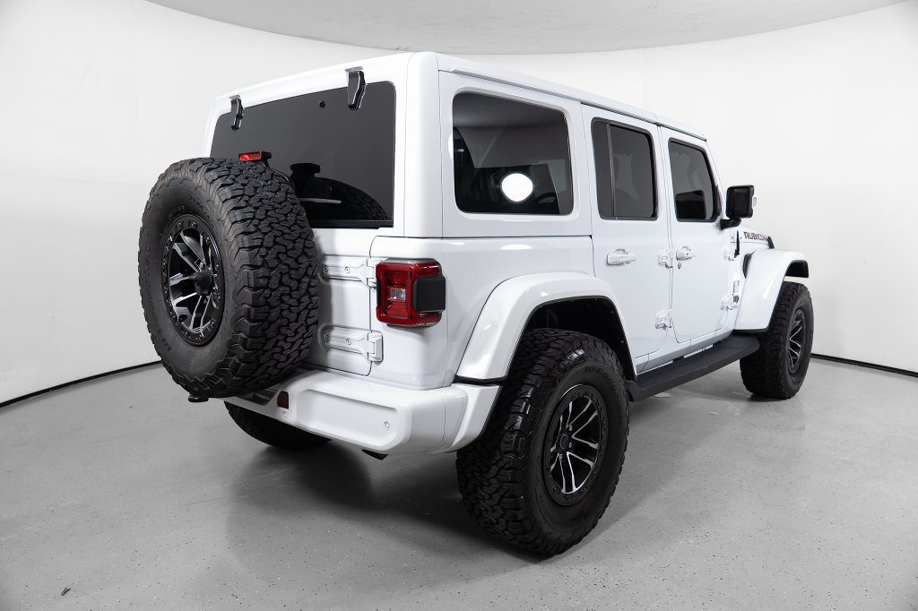 Used 2022 Jeep Wrangler Unlimited Sahara AWD/4WD image 9