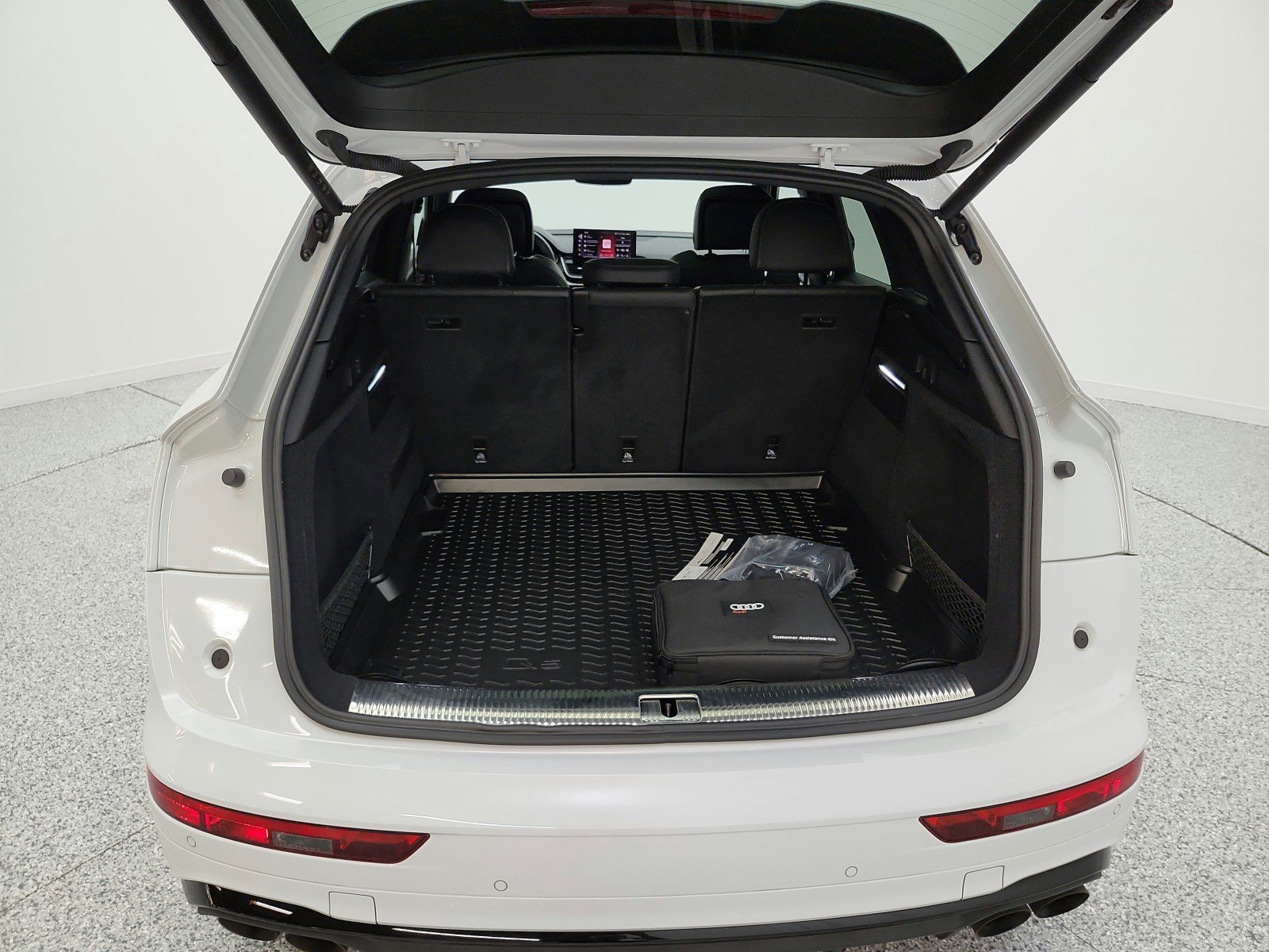 Used 2024 Audi SQ5 Prestige AWD/4WD image 21