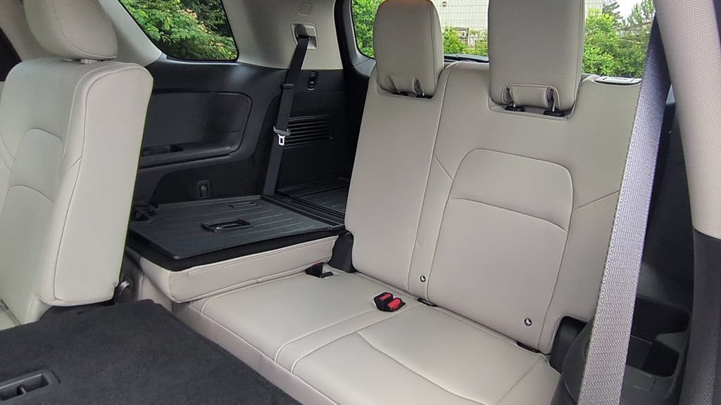 Used 2025 Nissan Pathfinder SL w/ Cargo Package AWD/4WD image 16