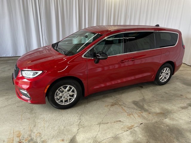 New 2026 Chrysler Pacifica Select image 4