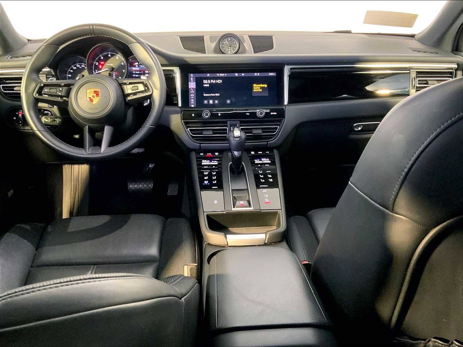 Certified 2023 Porsche Macan image 14