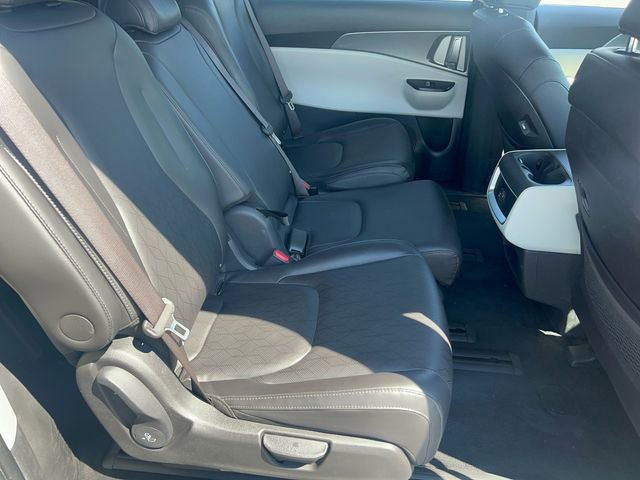 Used 2023 Kia Carnival LX FWD image 18