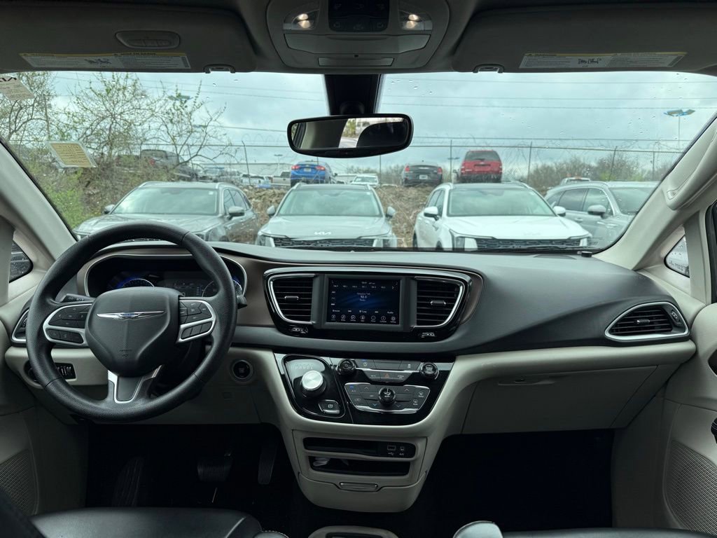 Used 2020 Chrysler Voyager Lxi image 17
