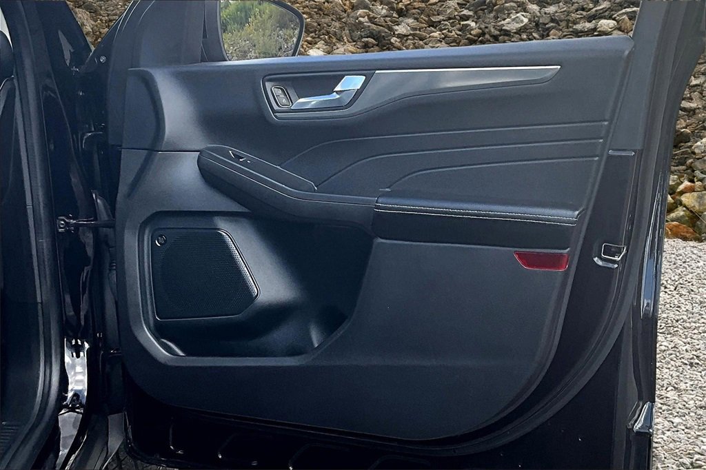 Used 2021 Ford Escape Titanium image 22