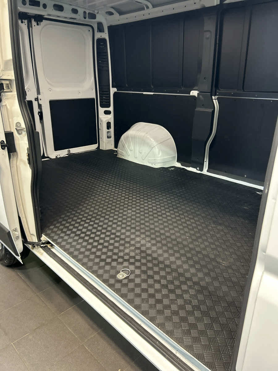 Used 2025 RAM ProMaster 2500 w/ Convenience Group FWD image 4