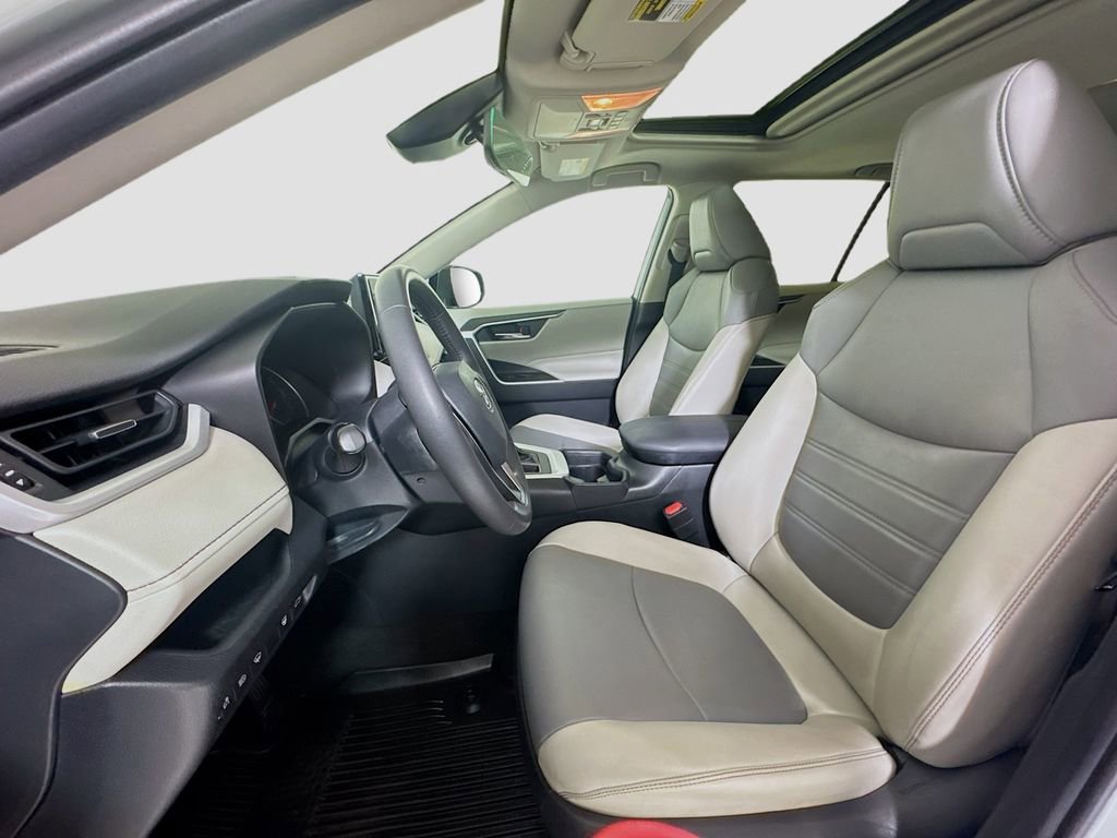 Used 2019 Toyota RAV4 XLE Premium image 10