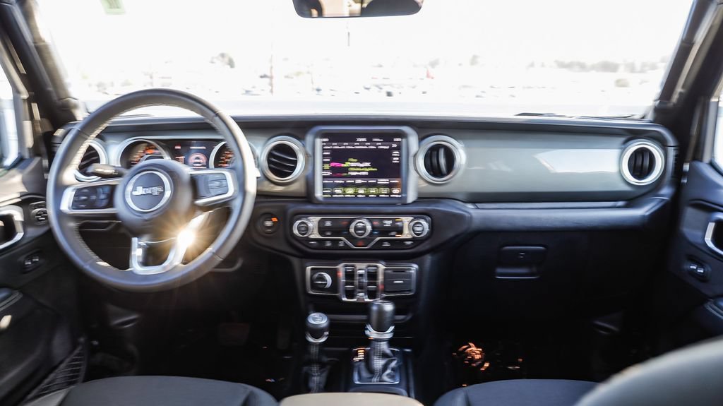Used 2023 Jeep Wrangler Unlimited Sahara AWD/4WD image 15