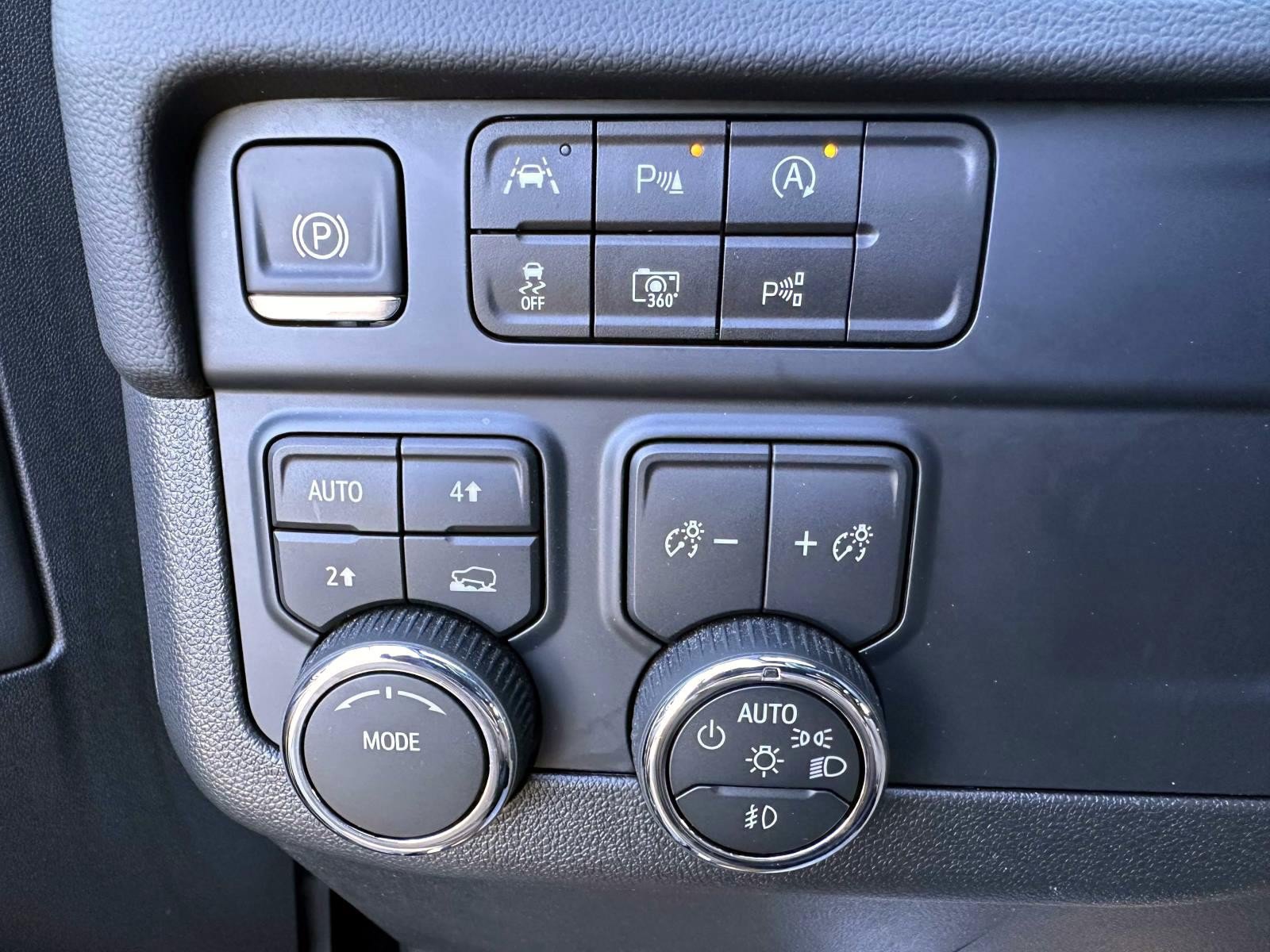 Used 2025 Chevrolet Suburban RST w/ Comfort Package AWD/4WD image 18