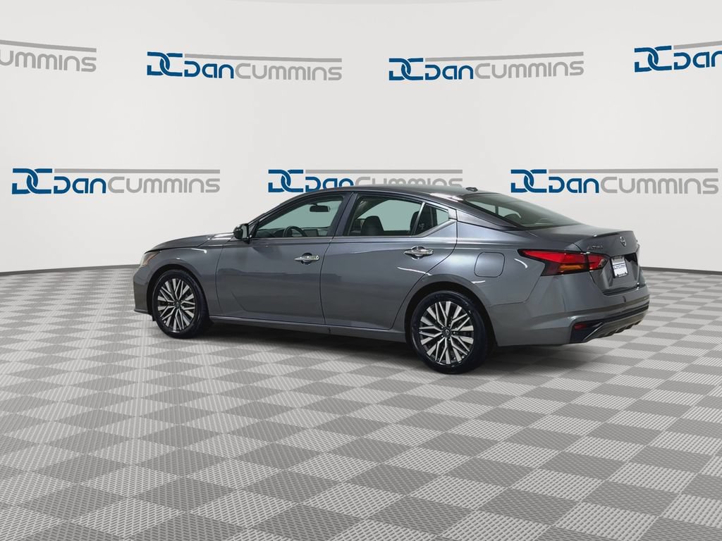 Used 2024 Nissan Altima 2.5 SV FWD image 7