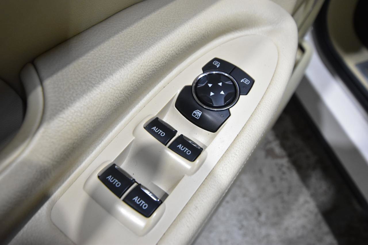 Used 2019 Lincoln MKT AWD image 12