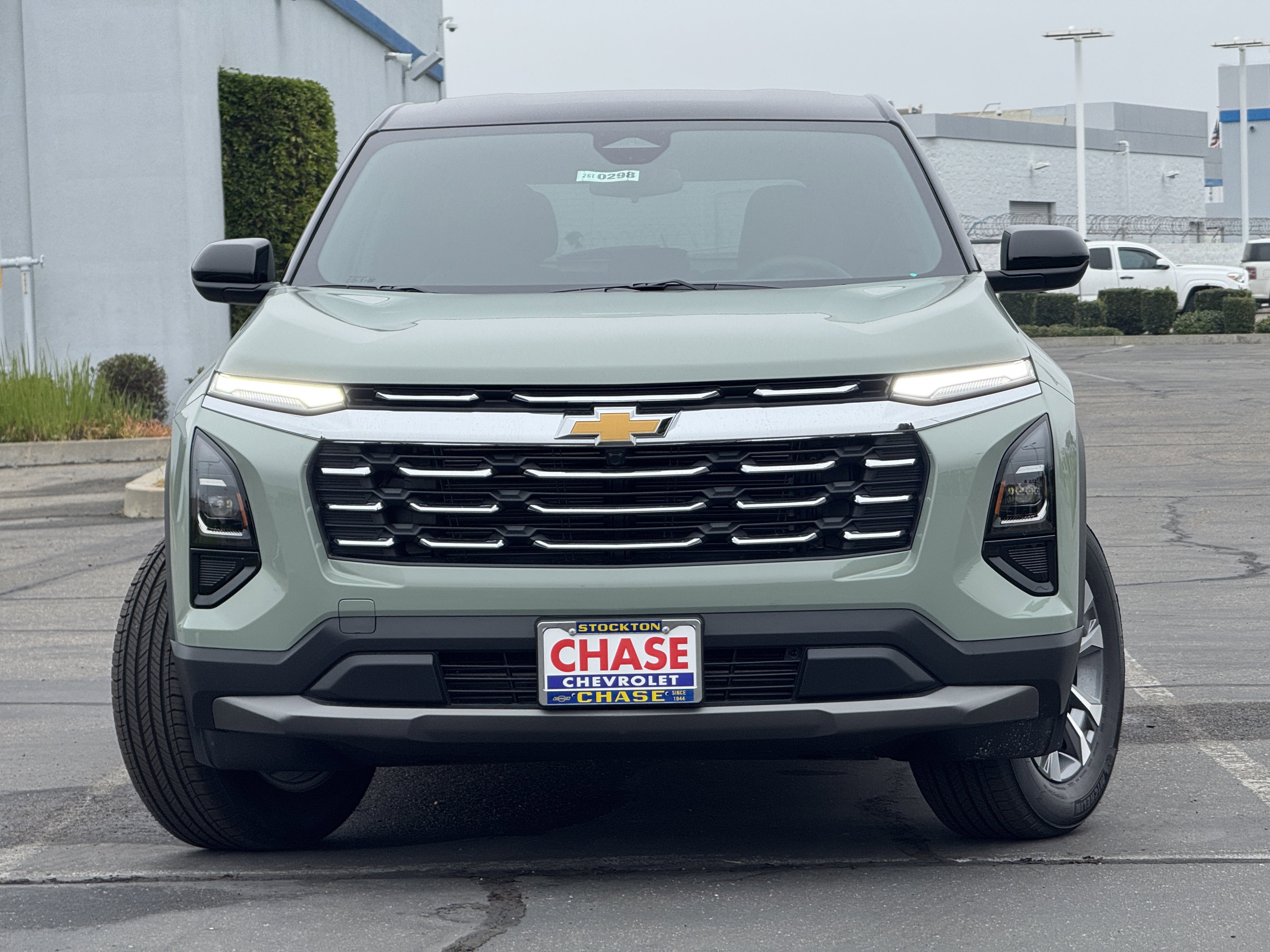 New 2026 Chevrolet Equinox LT w/ Convenience Package II image 2