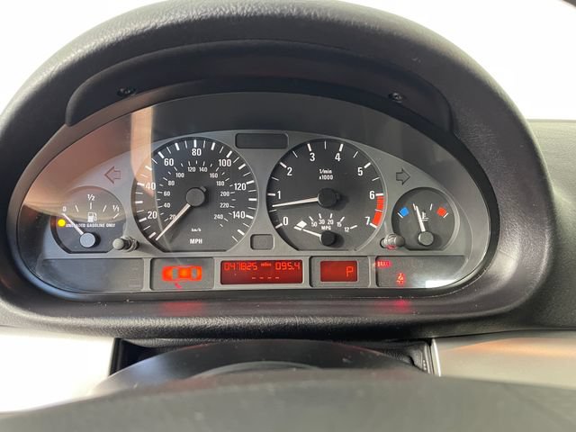 Used 2003 BMW 325i Sedan RWD image 5