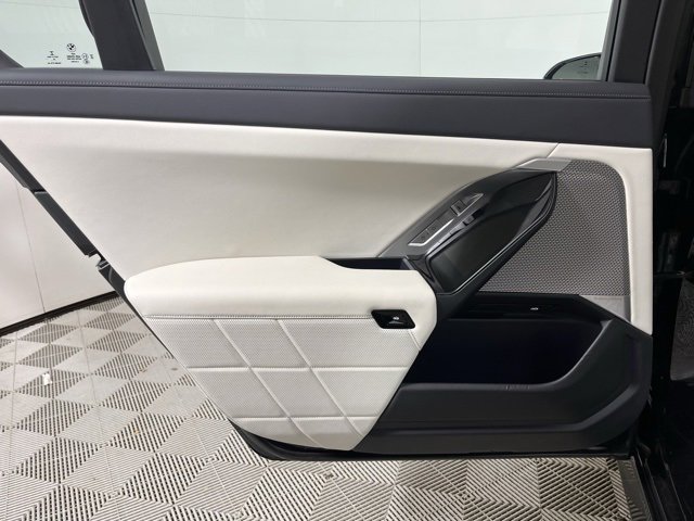 Certified 2023 BMW 760i xDrive image 21